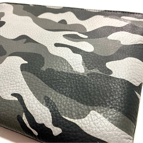 GILI Haloguard Grey Camo Leather Travel Accessories Tech Case Clutch Wristlet - Picture 5 of 9